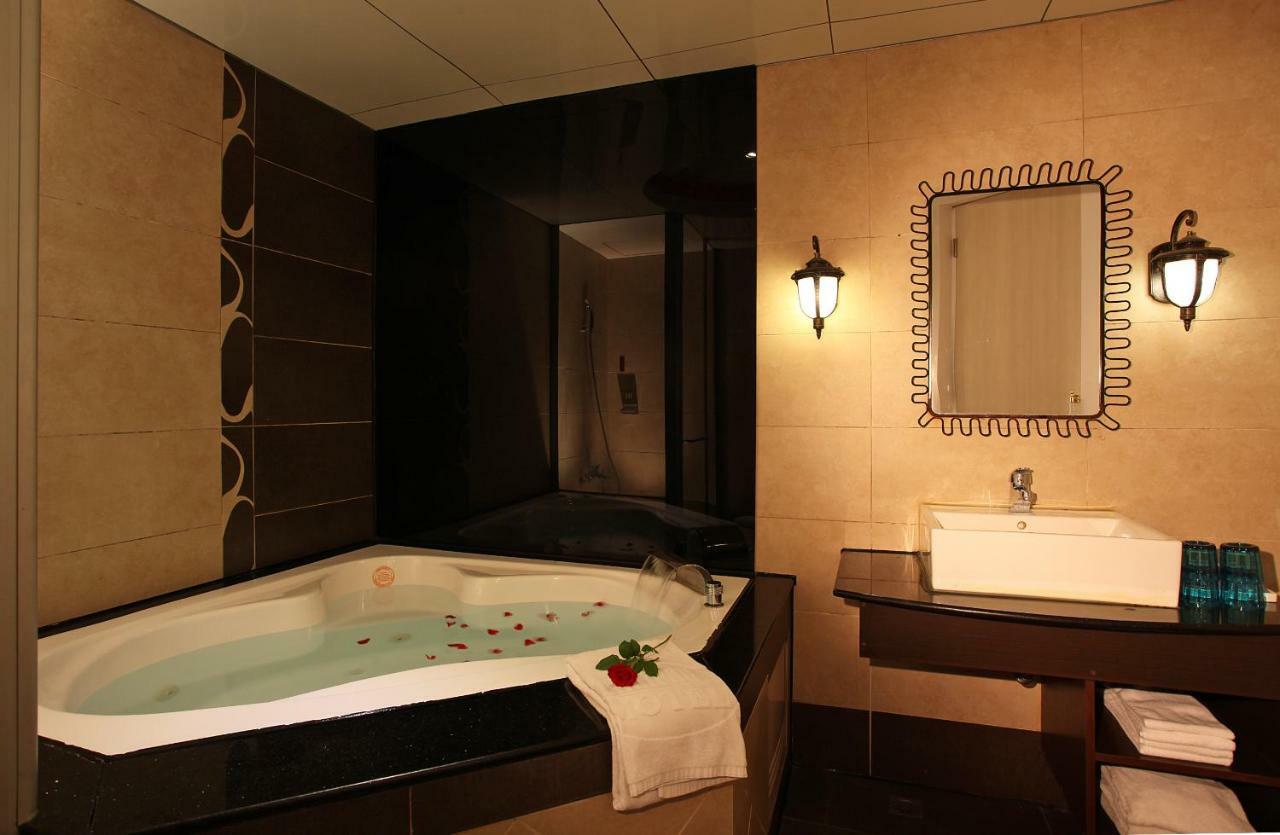 Chateau Motel Kaohsiung Esterno foto